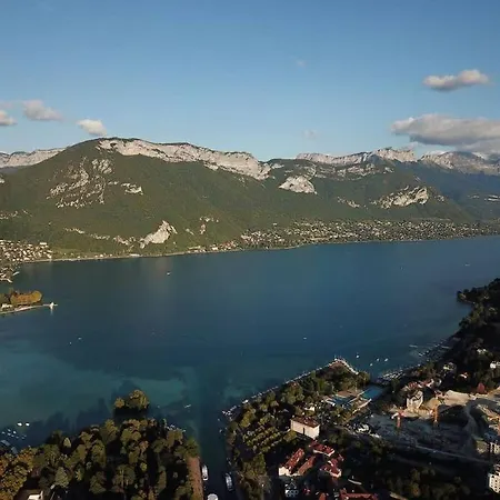 Toit-terrasse Traversant Plein Centre 100m Du Lac *